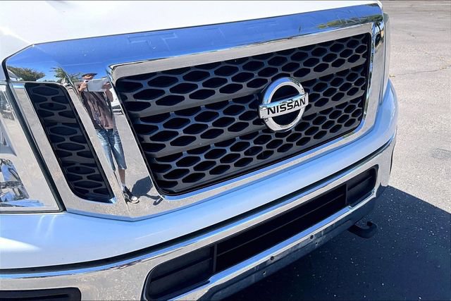 Used 2017 Nissan Titan SV RWD image 27