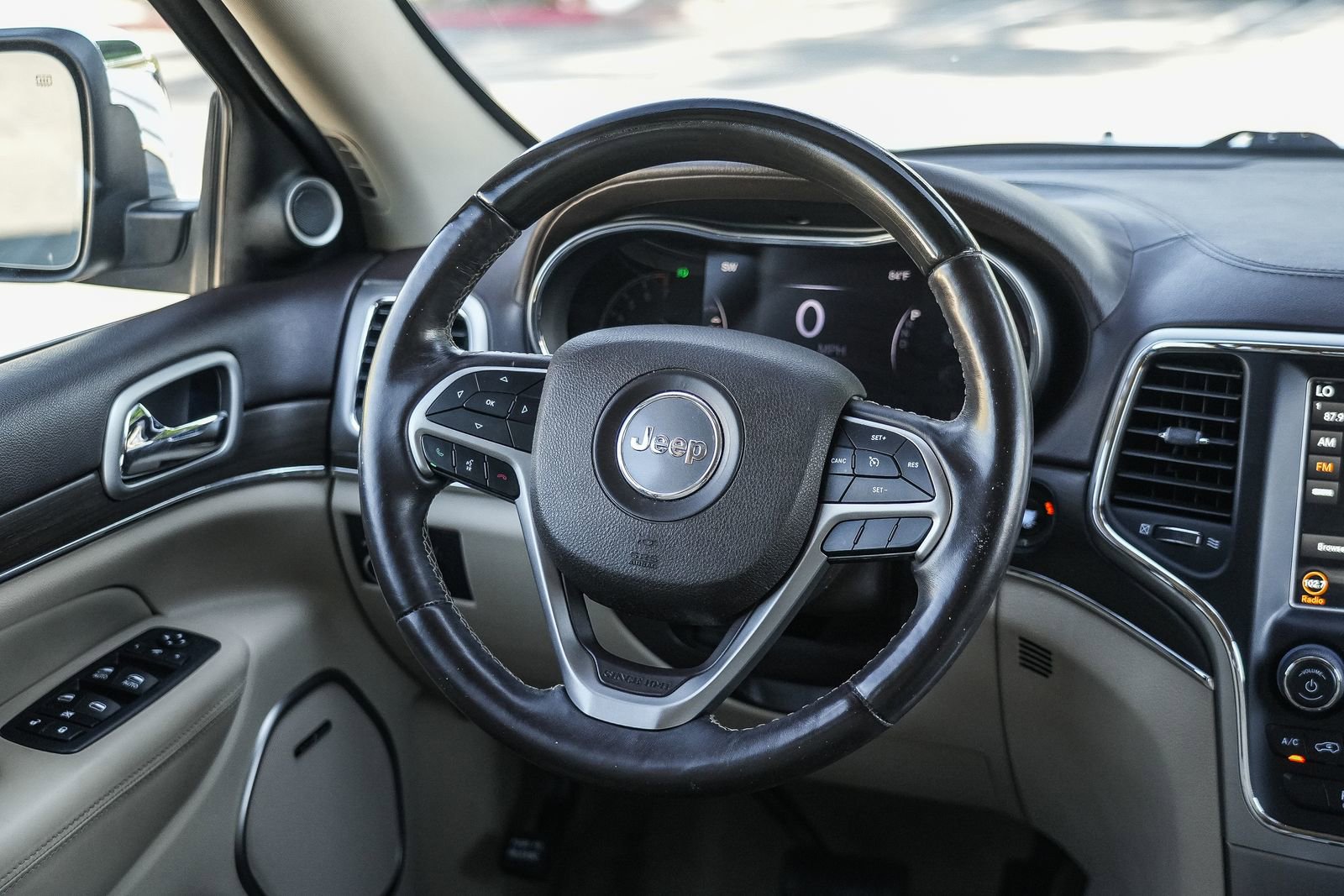 Used 2018 Jeep Grand Cherokee Overland image 15