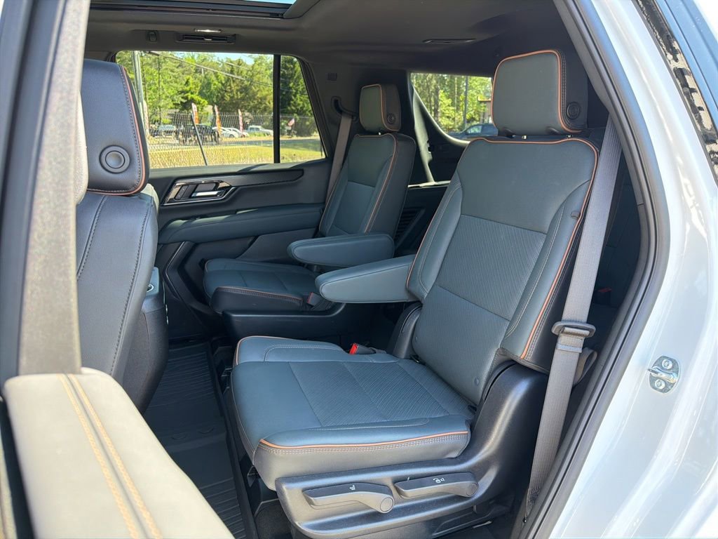 Used 2025 GMC Yukon AT4 w/ AT4 Premium Package AWD/4WD image 23