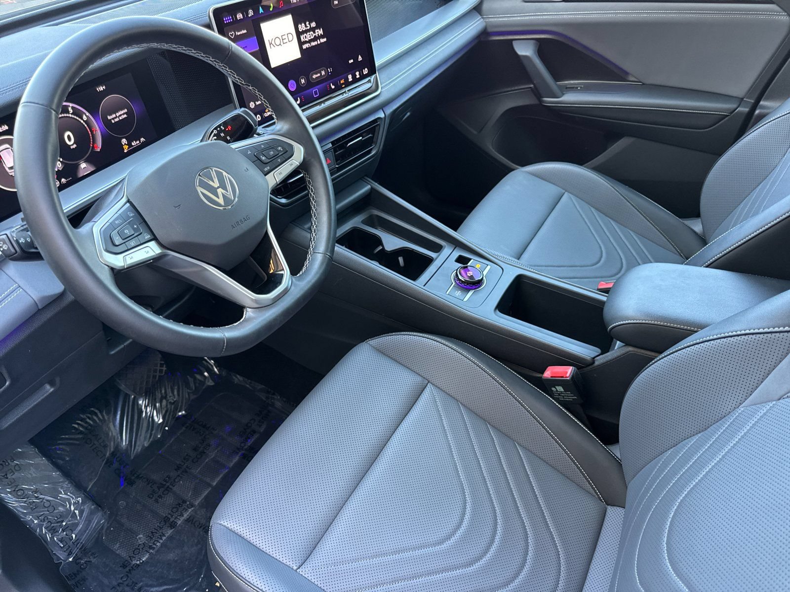 Used 2025 Volkswagen Tiguan SE AWD/4WD image 10