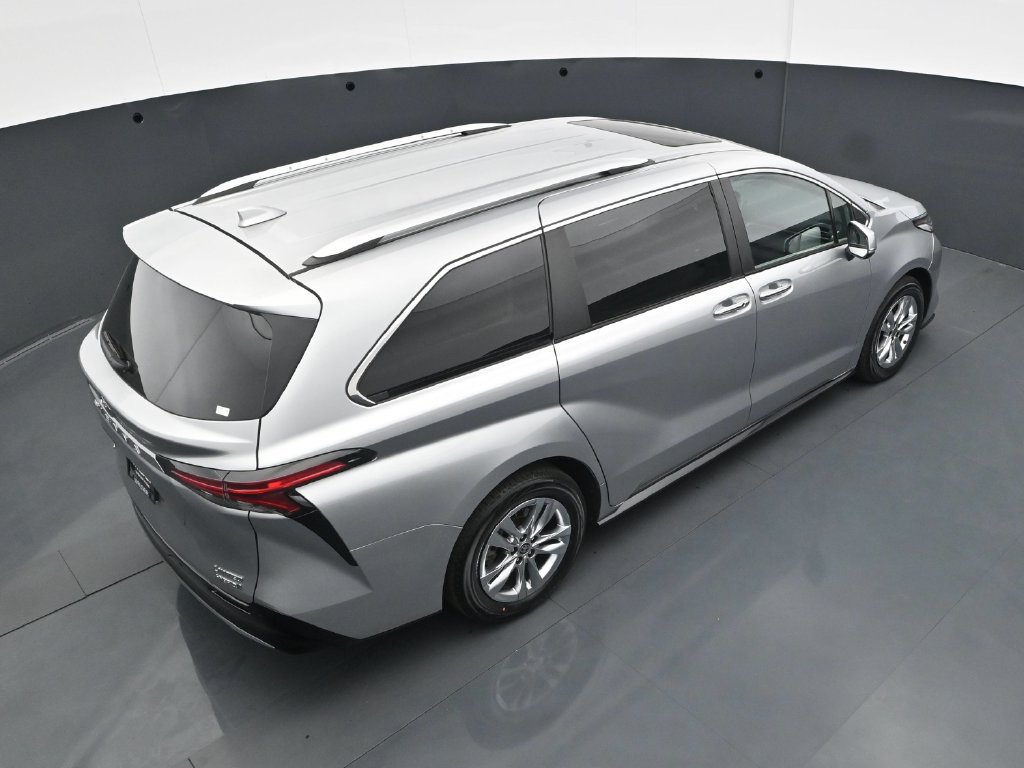 Used 2024 Toyota Sienna Limited AWD/4WD image 41