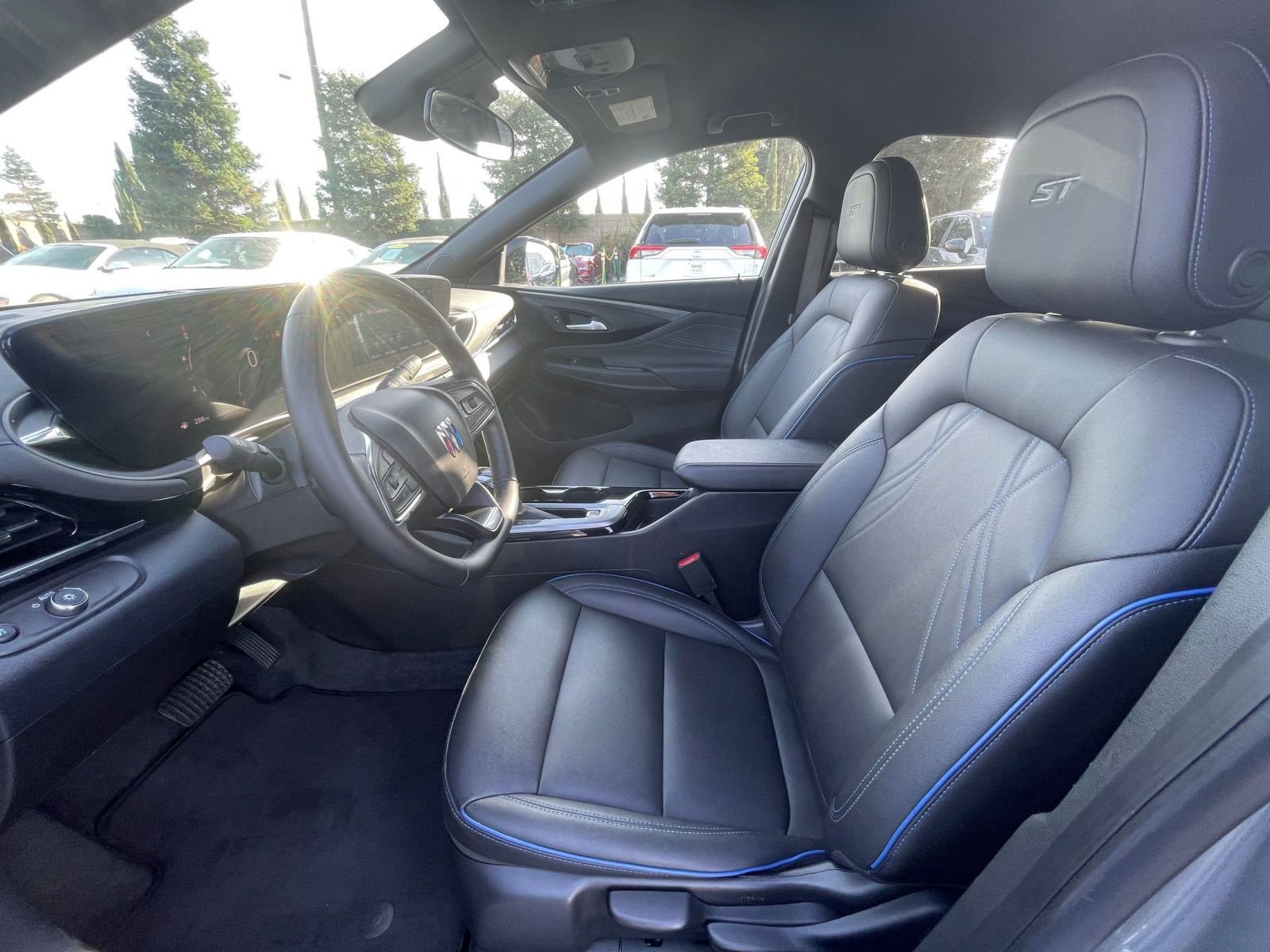 Used 2025 Buick Envista Sport Touring image 27