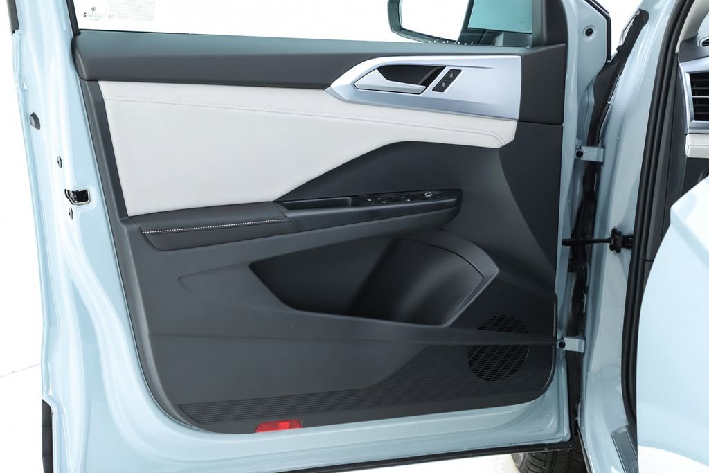 New 2026 Volkswagen Taos SE FWD image 55