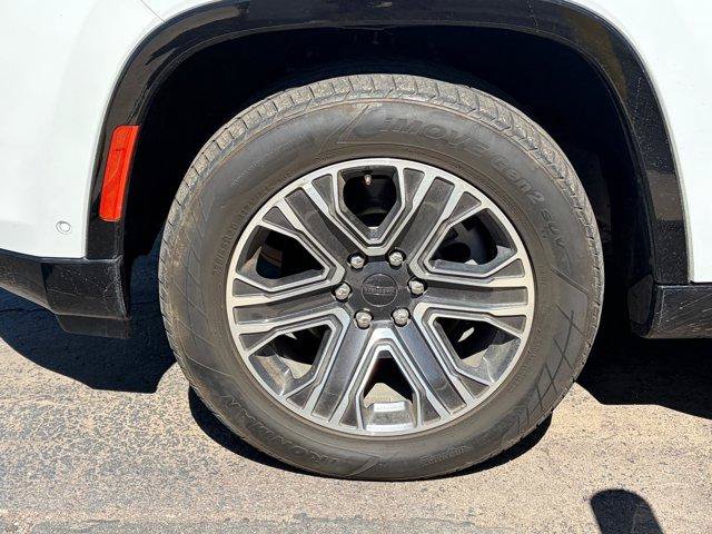 Used 2024 Jeep Wagoneer Series II w/ Flexible Seating Group RWD image 6