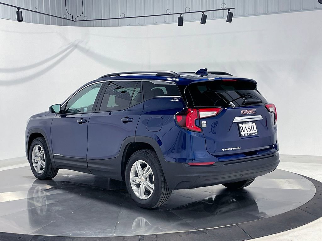 Used 2023 GMC Terrain SLE w/ Driver Convenience Package image 14