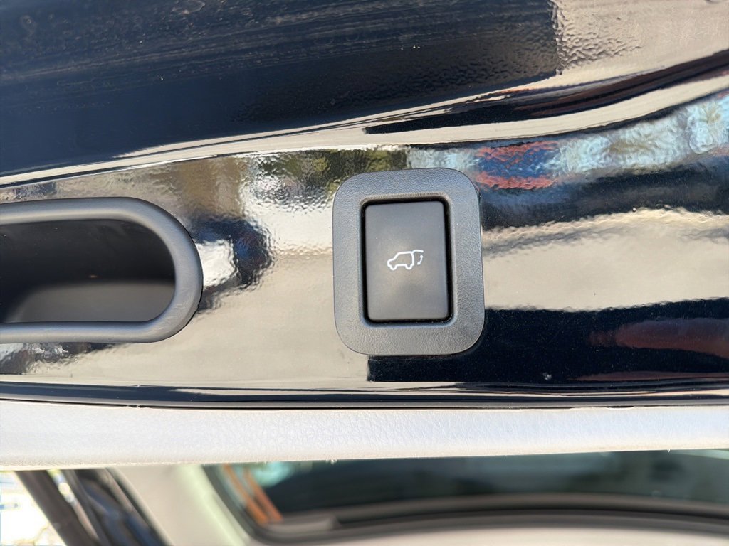 Used 2016 Toyota Highlander XLE image 10