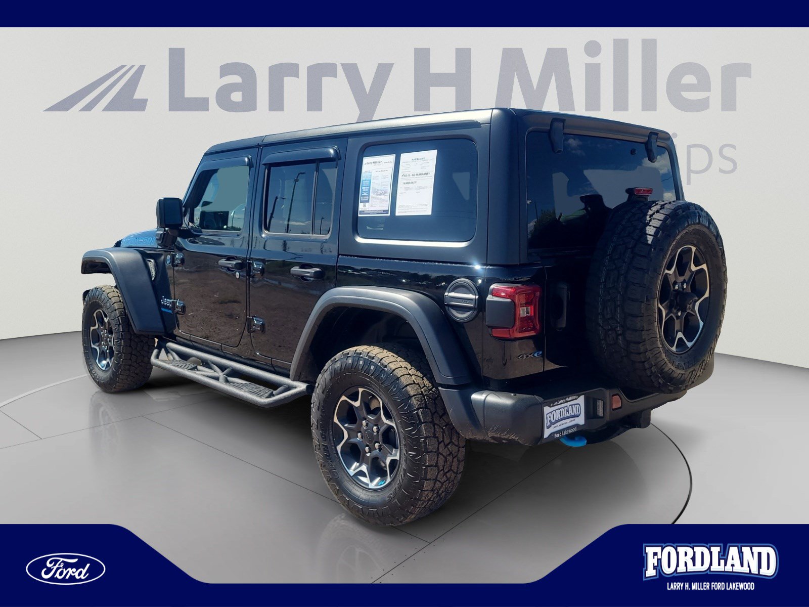 Used 2023 Jeep Wrangler Unlimited Rubicon 4xe w/ Steel Bumper Group AWD/4WD image 3