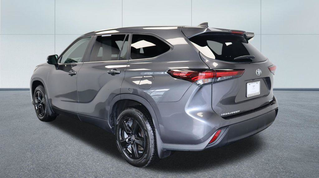 Used 2025 Toyota Highlander Limited AWD/4WD image 3
