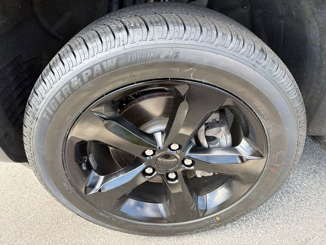 Used 2023 Jeep Grand Cherokee L Laredo RWD image 11