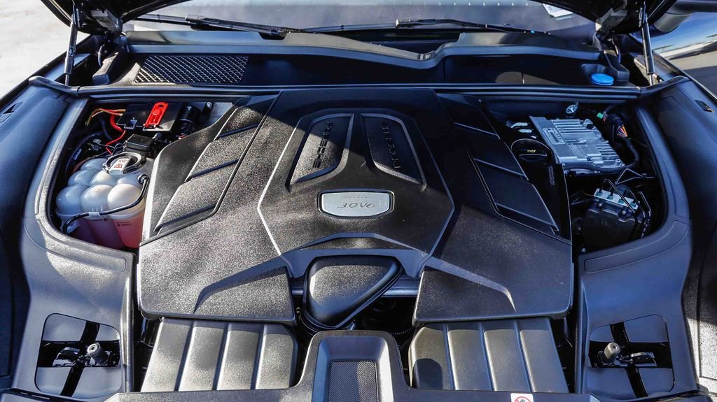 Used 2023 Porsche Cayenne Platinum Edition image 32