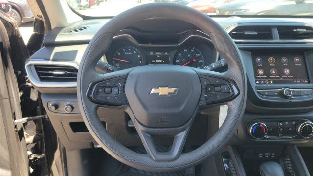 Used 2021 Chevrolet TrailBlazer LS w/ LPO, Blackout Package FWD image 20