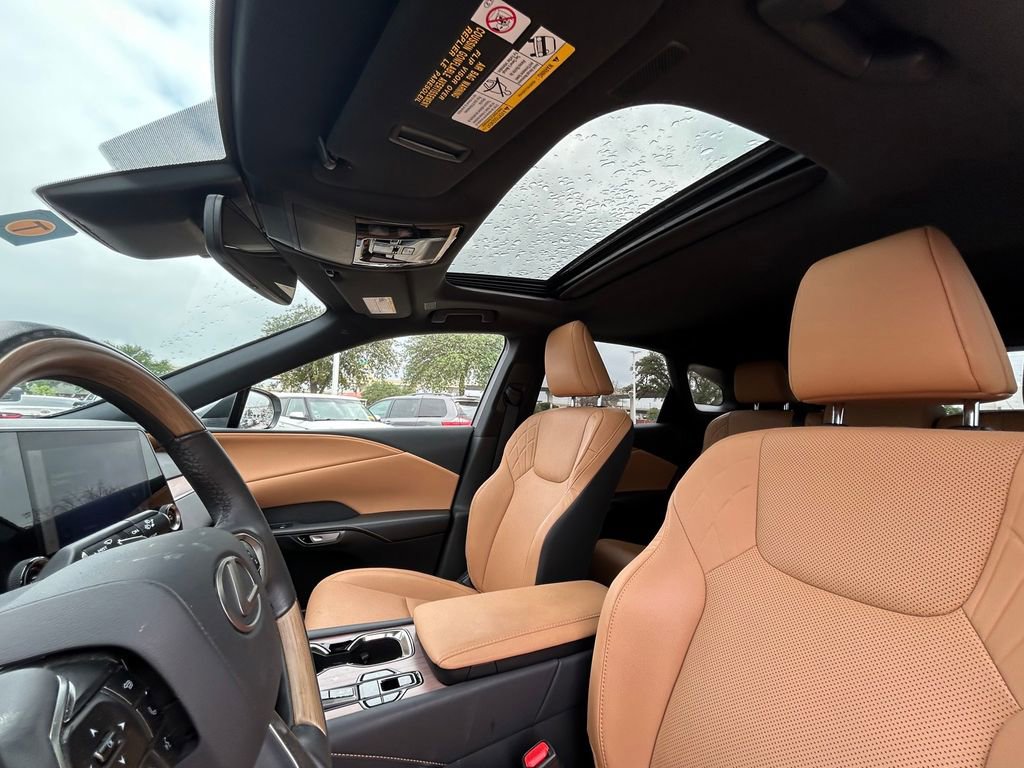 Used 2023 Lexus RX 350h AWD/4WD image 12