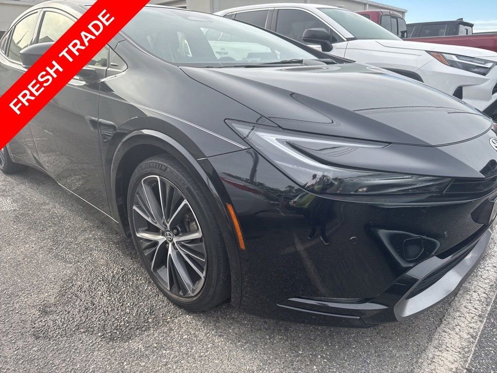Used 2023 Toyota Prius XLE image 3