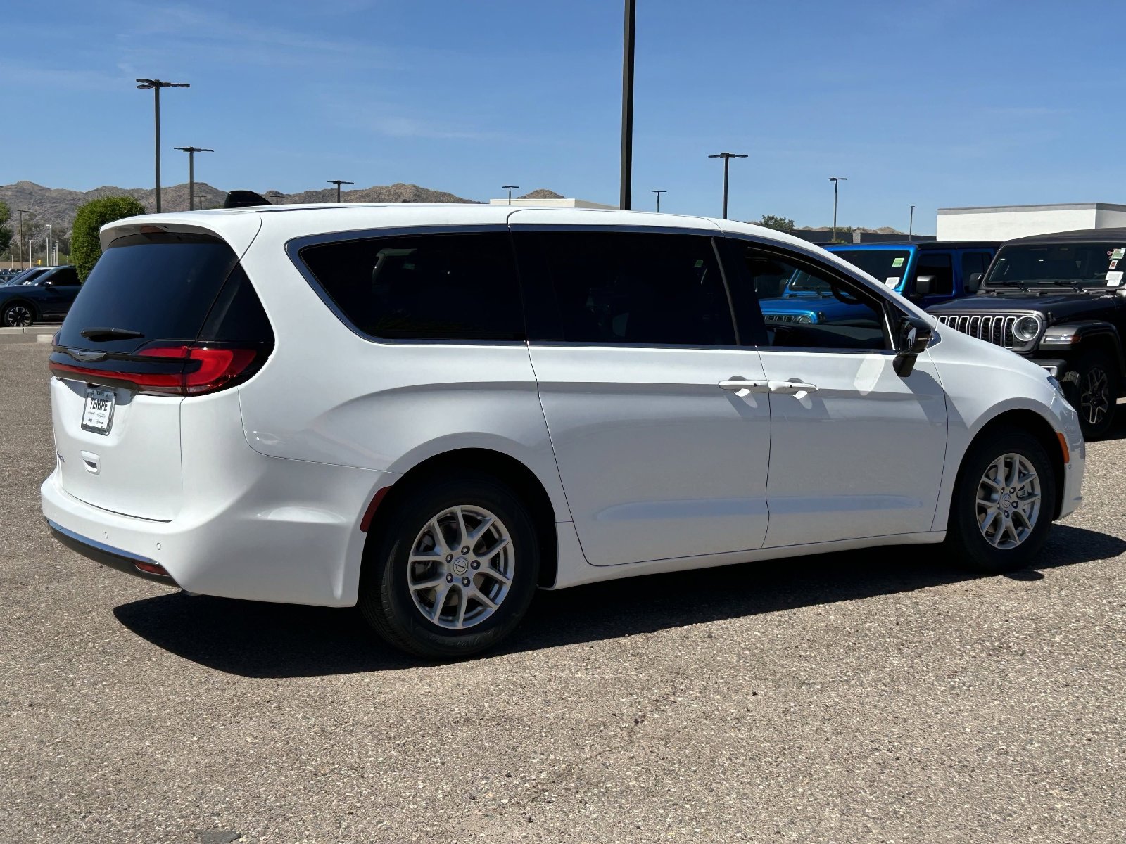 New 2026 Chrysler Pacifica Select FWD image 4