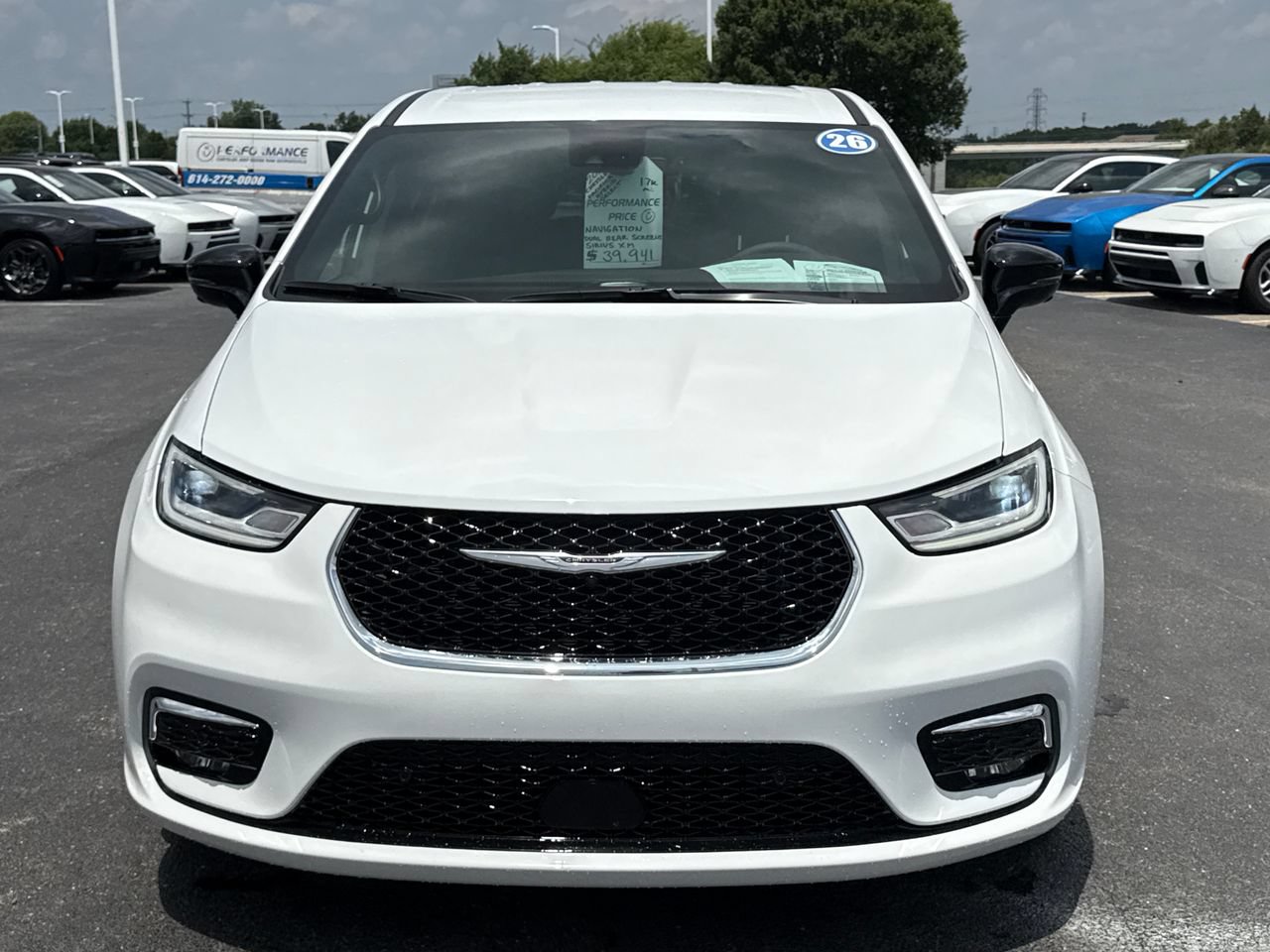 Used 2026 Chrysler Pacifica Select FWD image 8