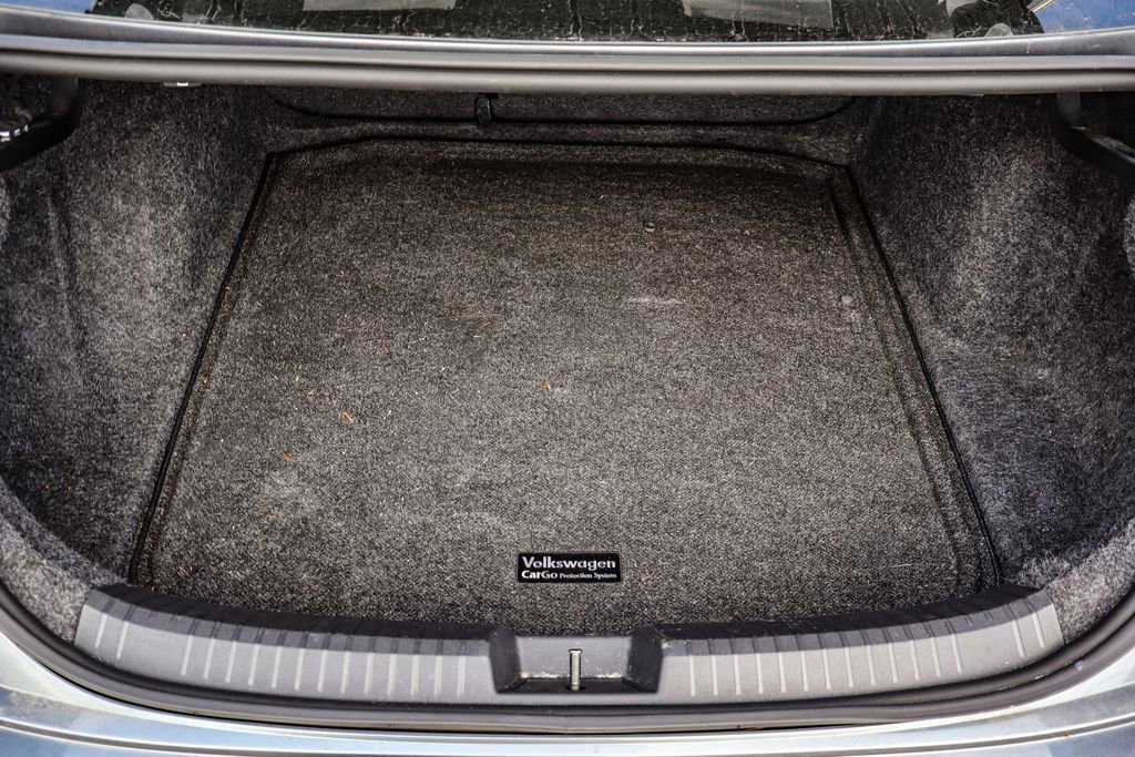 Used 2023 Volkswagen Jetta SE w/ Panoramic Sunroof Package image 35