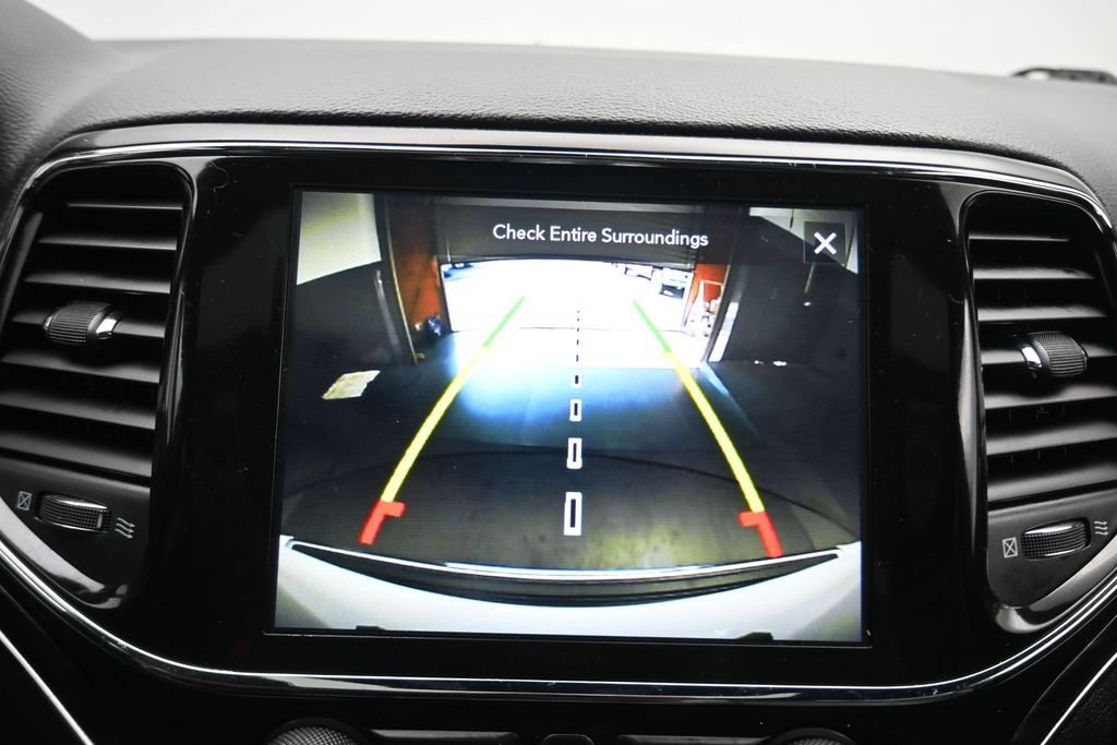 Used 2021 Jeep Grand Cherokee Limited AWD/4WD image 19