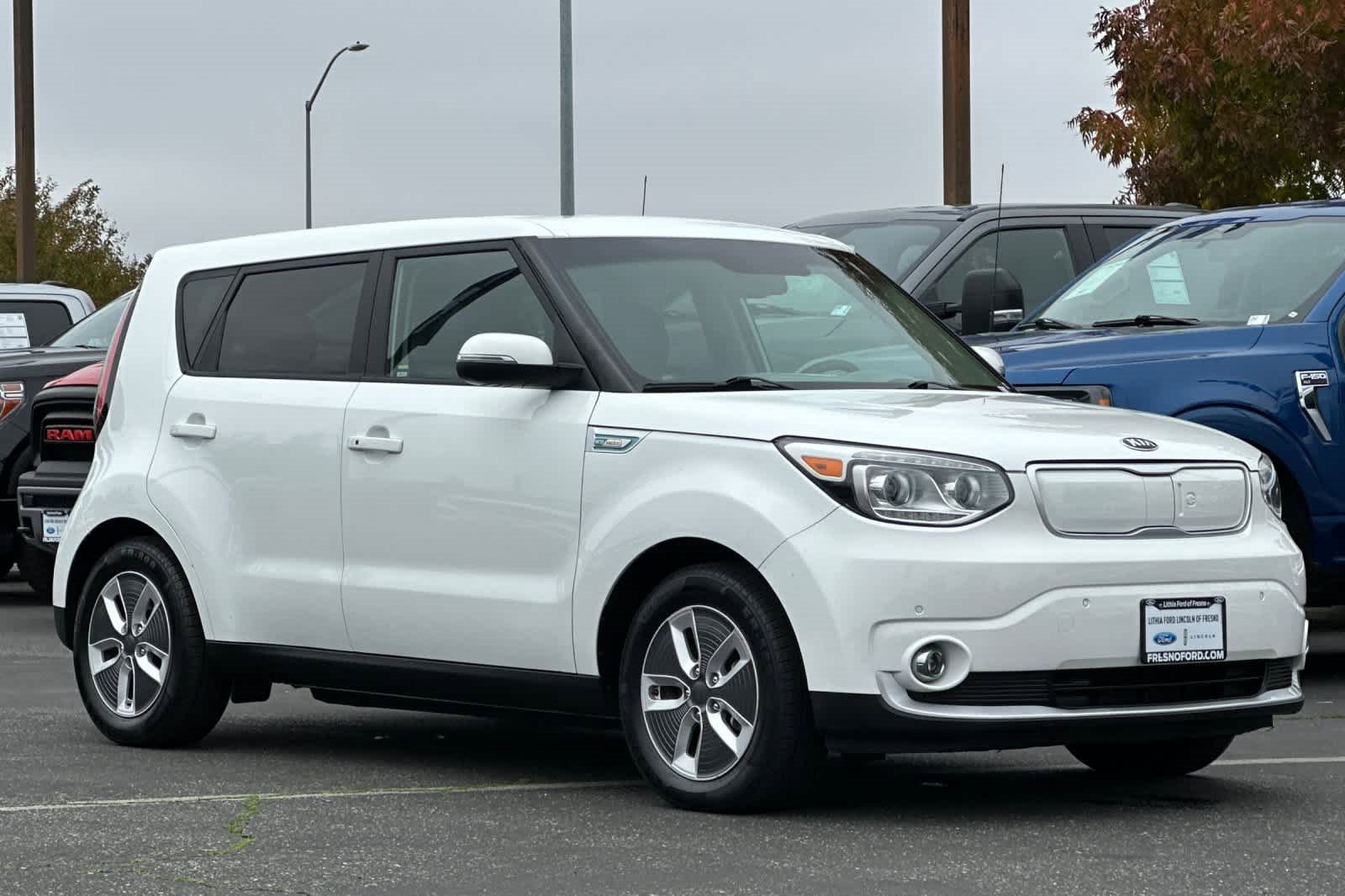 Used 2017 Kia Soul EV + image 9