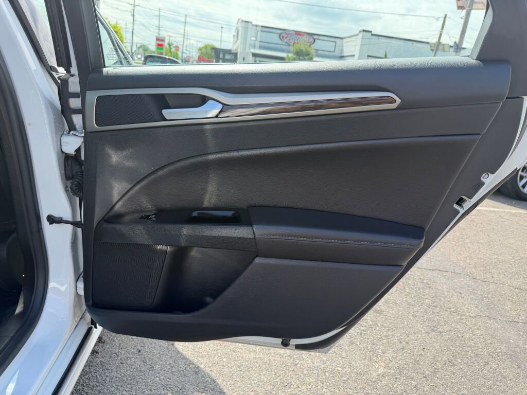 Used 2014 Ford Fusion SE w/ Equipment Group 202A FWD image 21