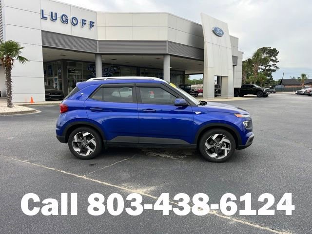 Used 2024 Hyundai Venue SEL FWD image 2