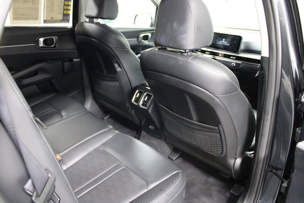 Used 2024 Kia Sorento S image 26
