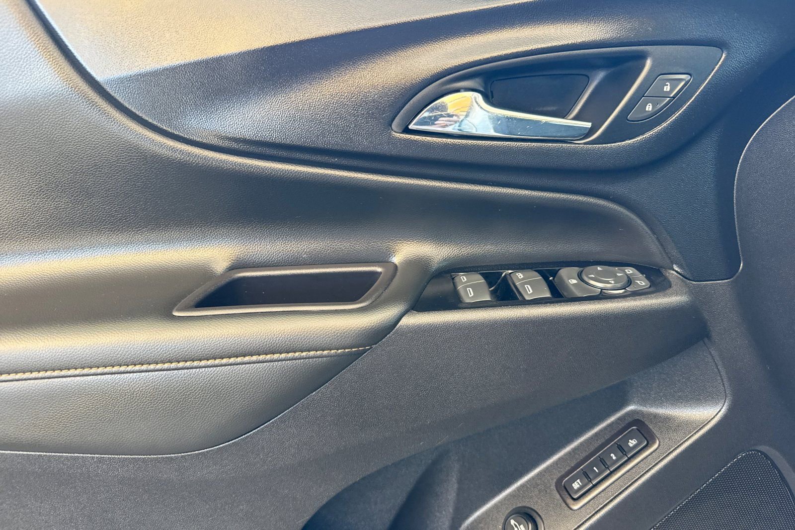 Used 2022 Chevrolet Equinox Premier AWD/4WD image 11