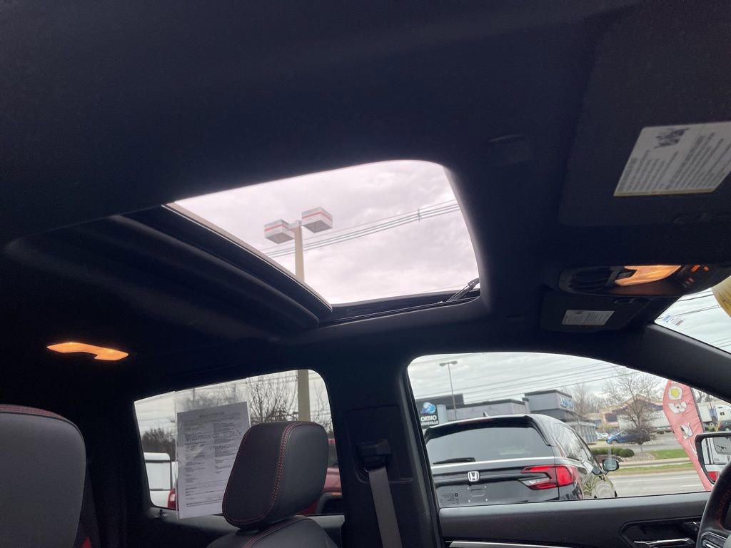 Used 2025 Chevrolet Colorado Z71 w/ Midnight Edition image 23