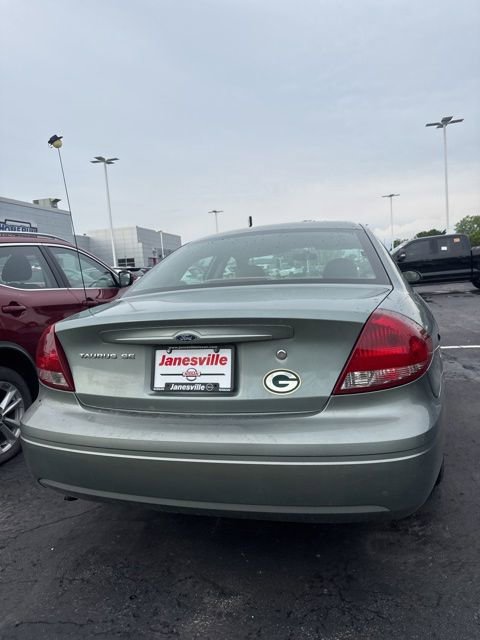Used 2007 Ford Taurus SE FWD image 2