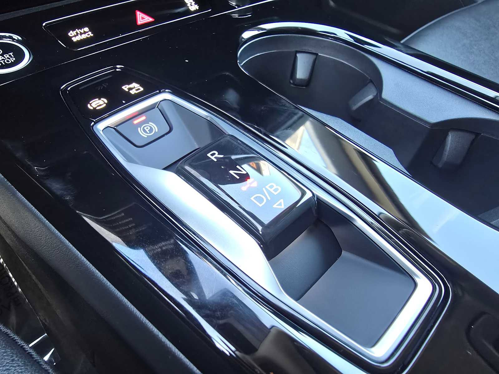 New 2025 Audi Q6 e-tron Premium Plus image 32