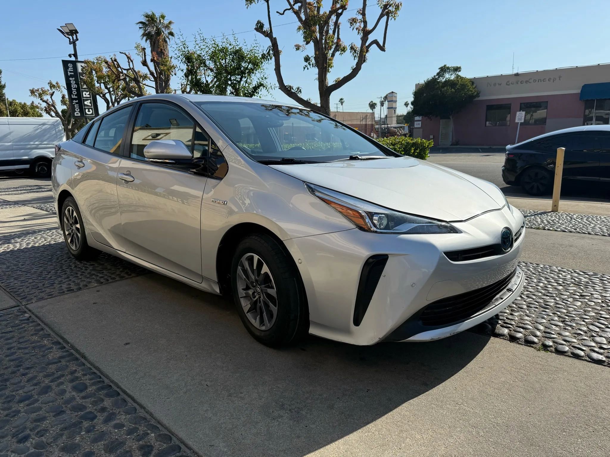 Used 2019 Toyota Prius Limited image 3