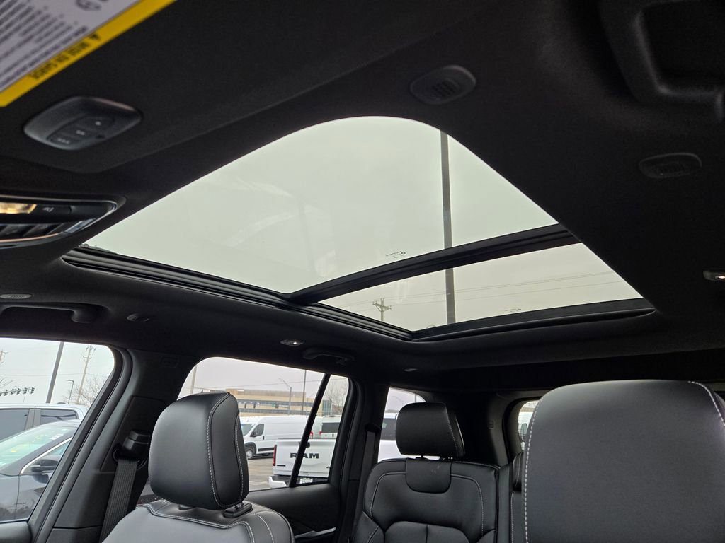 New 2025 Jeep Grand Cherokee Limited image 25