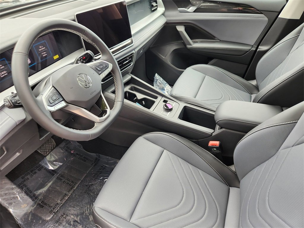 New 2025 Volkswagen Tiguan SE image 6