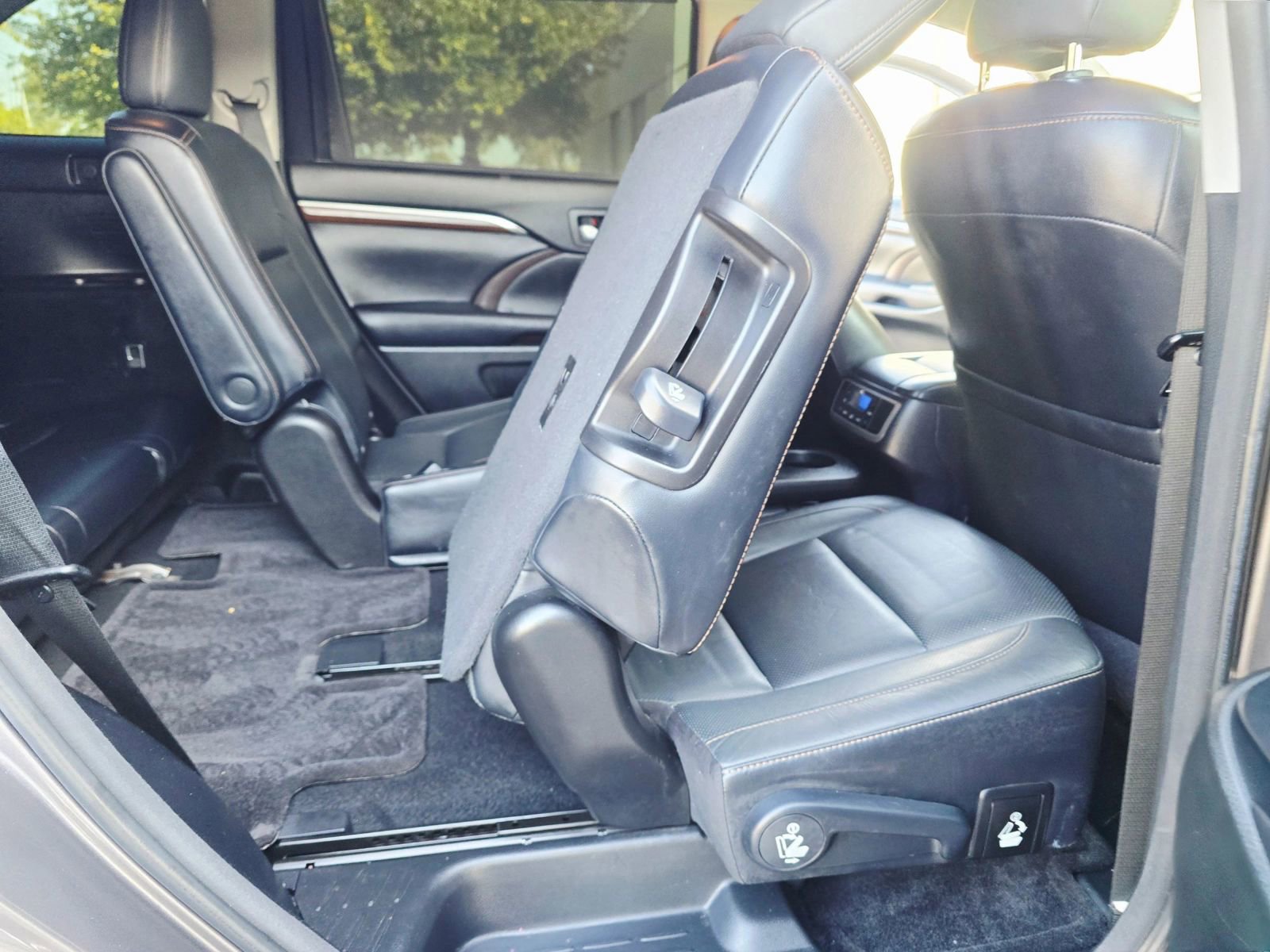 Used 2016 Toyota Highlander Limited image 39