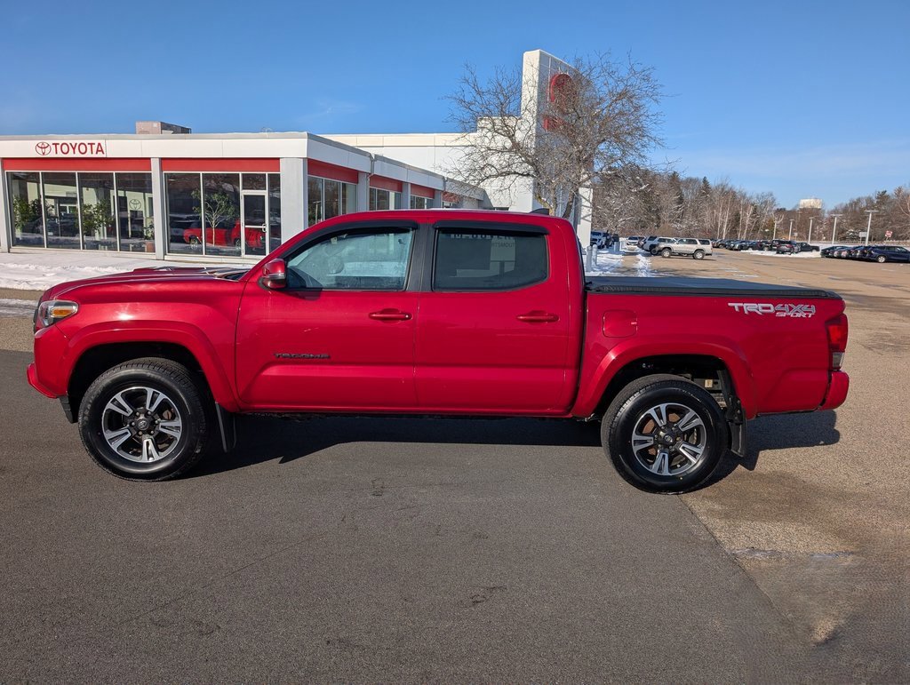 Used 2017 Toyota Tacoma TRD Sport w/ Tow Package (A/T) image 2