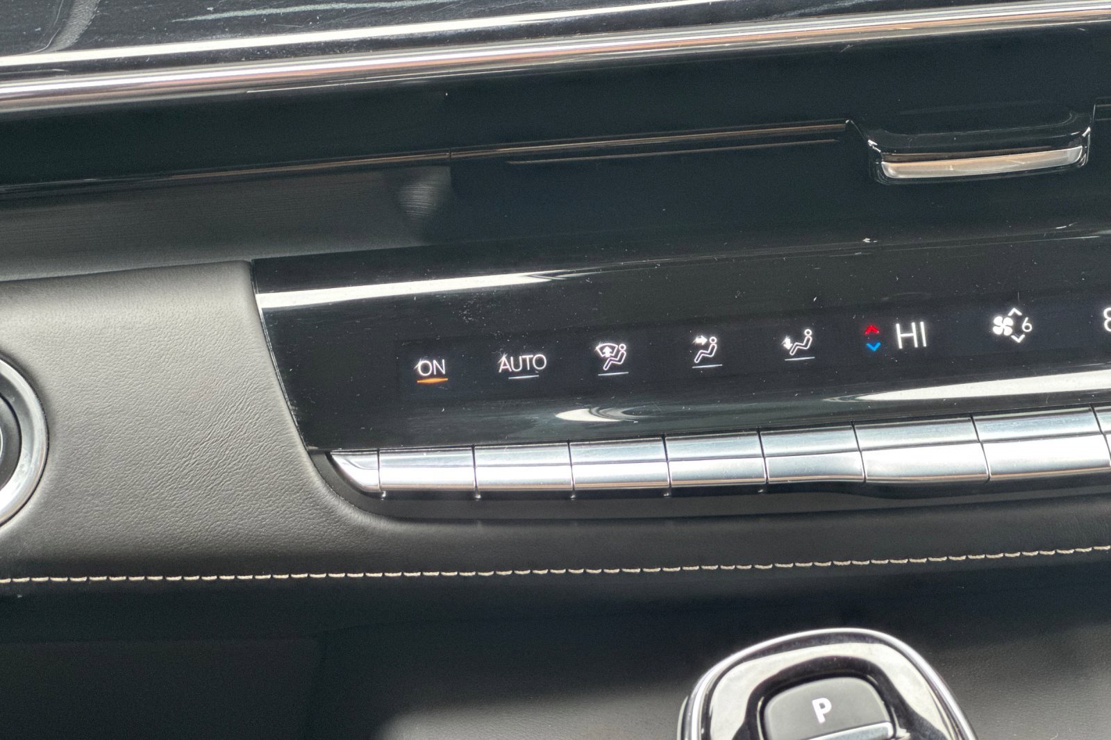 Certified 2024 Cadillac Escalade V w/ Heavy-Duty Trailer Package image 29