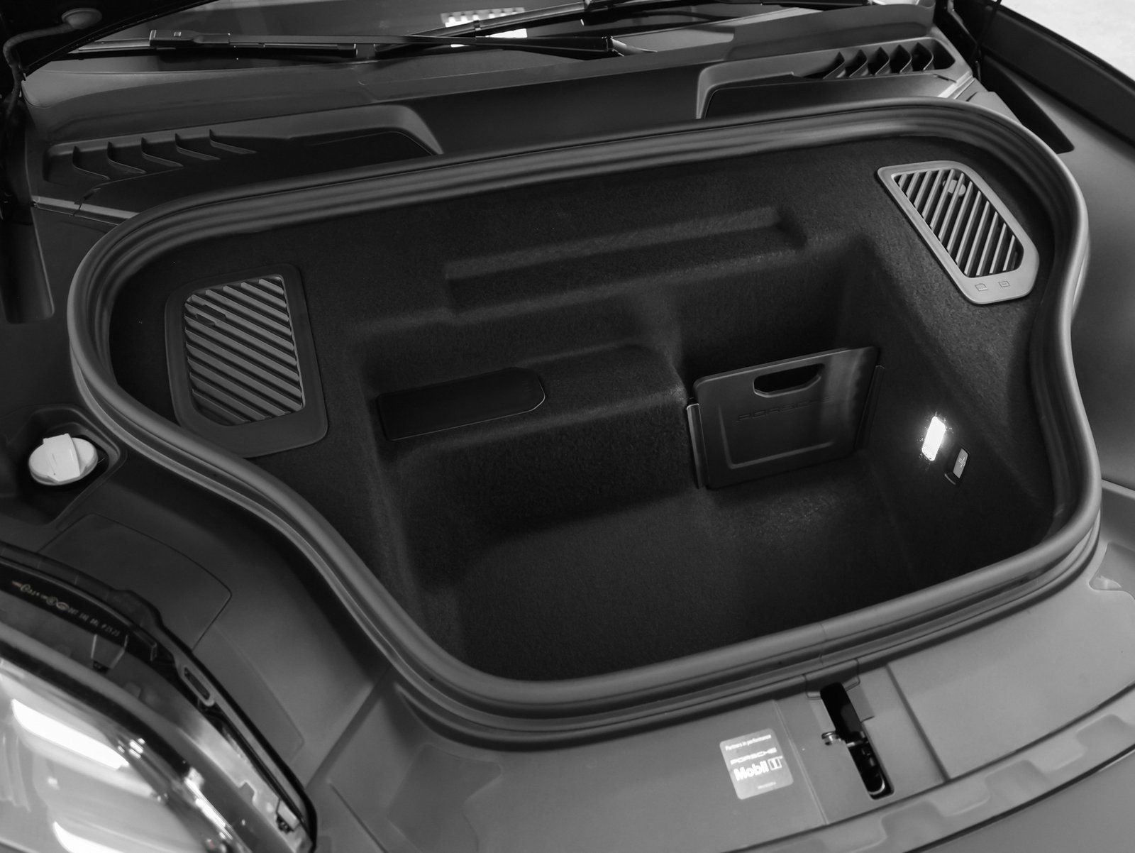 New 2026 Porsche Macan 4 Electric image 16