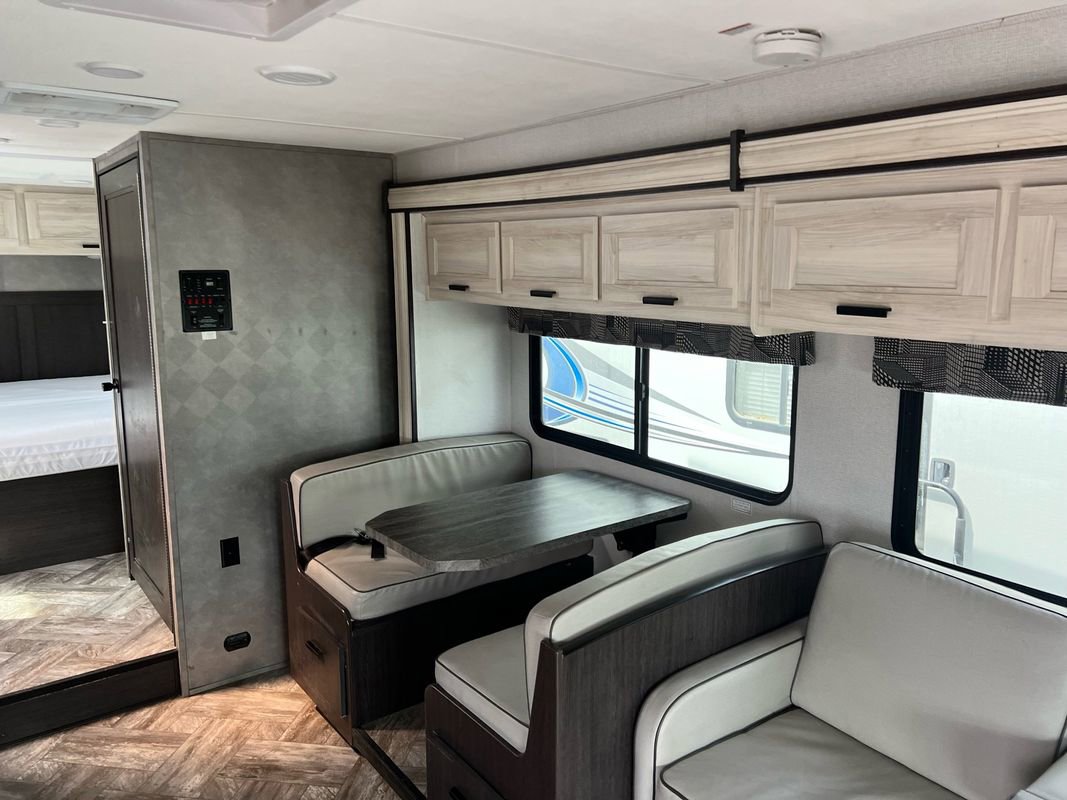 Used 2022 Ford E-450 and Econoline 450 Super Duty w/ Motorhome Prep Package image 20