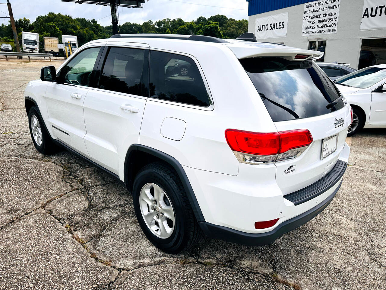 Used 2017 Jeep Grand Cherokee Laredo w/ Quick Order Package 2BE image 3