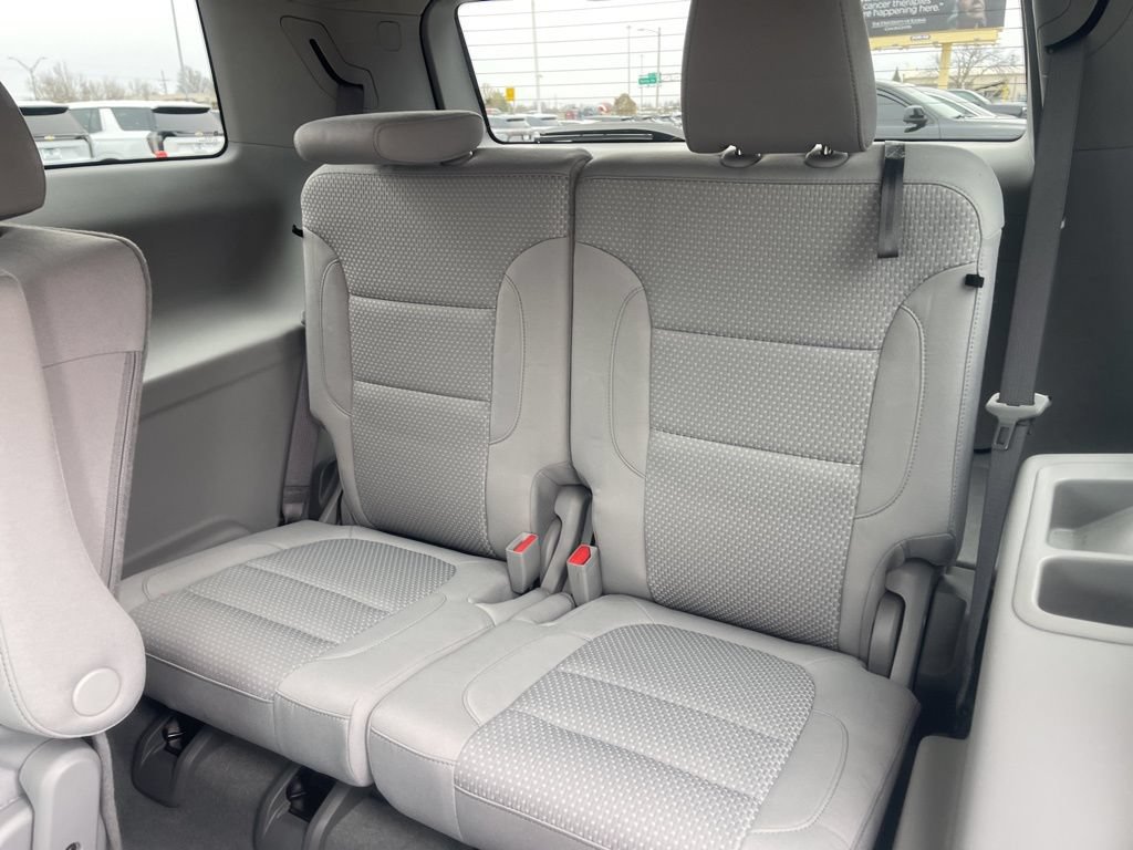 Used 2023 GMC Acadia SLE w/ Driver Convenience Package FWD image 20