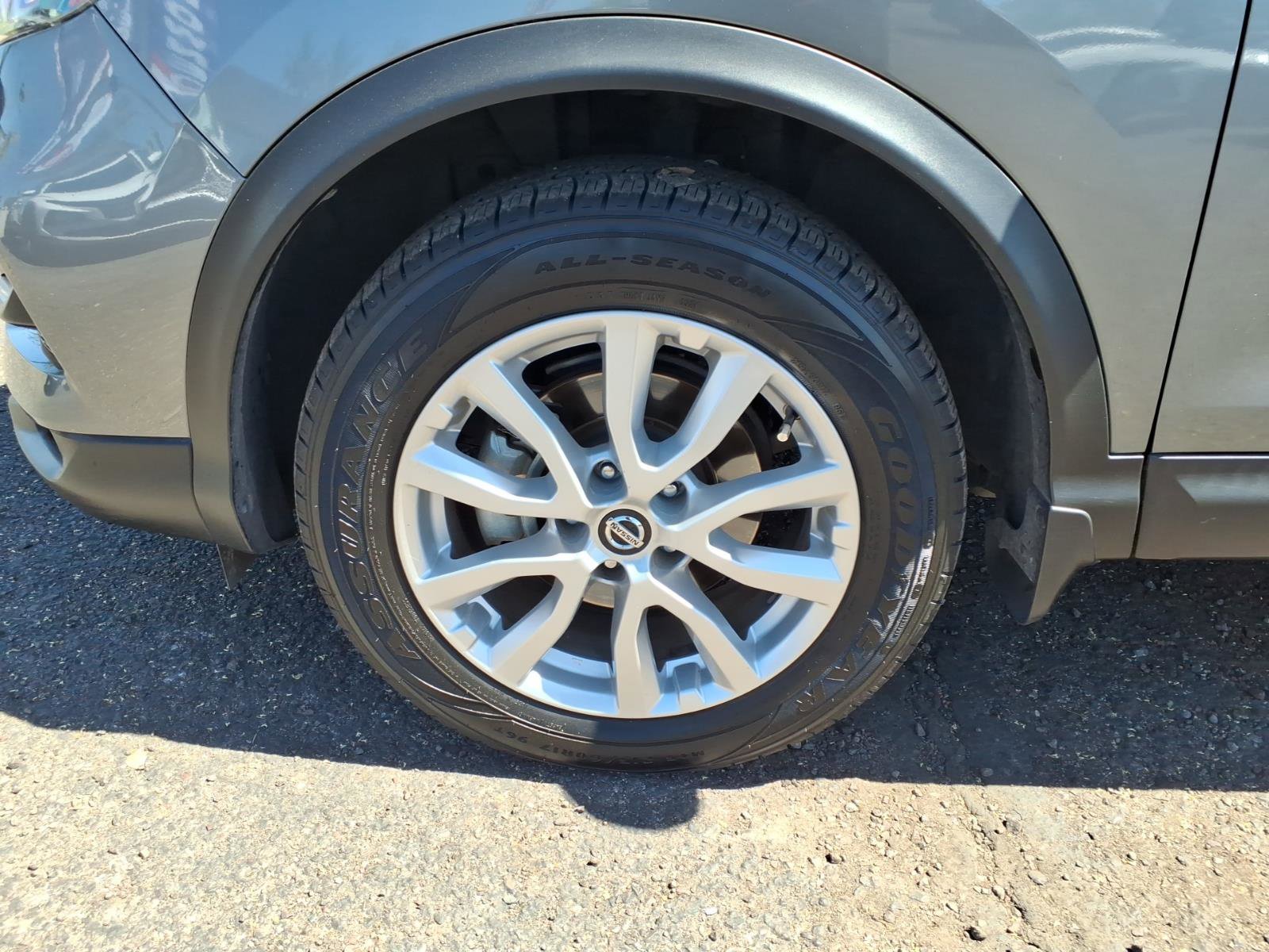 Used 2022 Nissan Rogue Sport S image 9