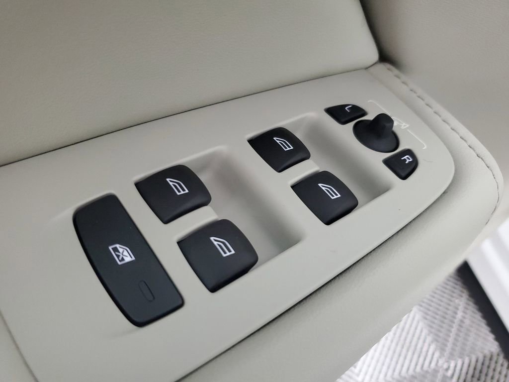 Certified 2024 Volvo XC60 B5 Core w/ Protection Package Premier image 22