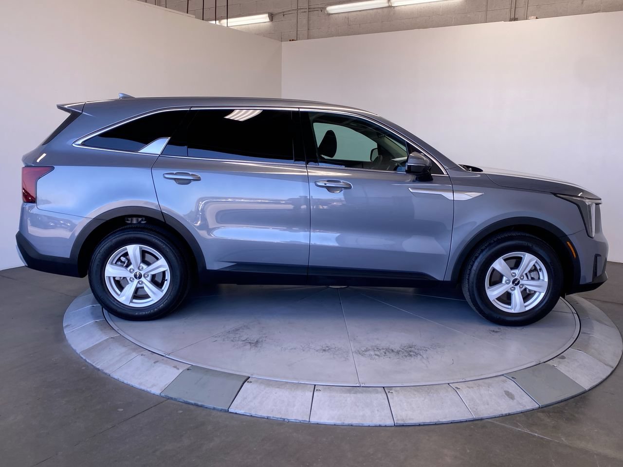 Certified 2025 Kia Sorento LX FWD image 6