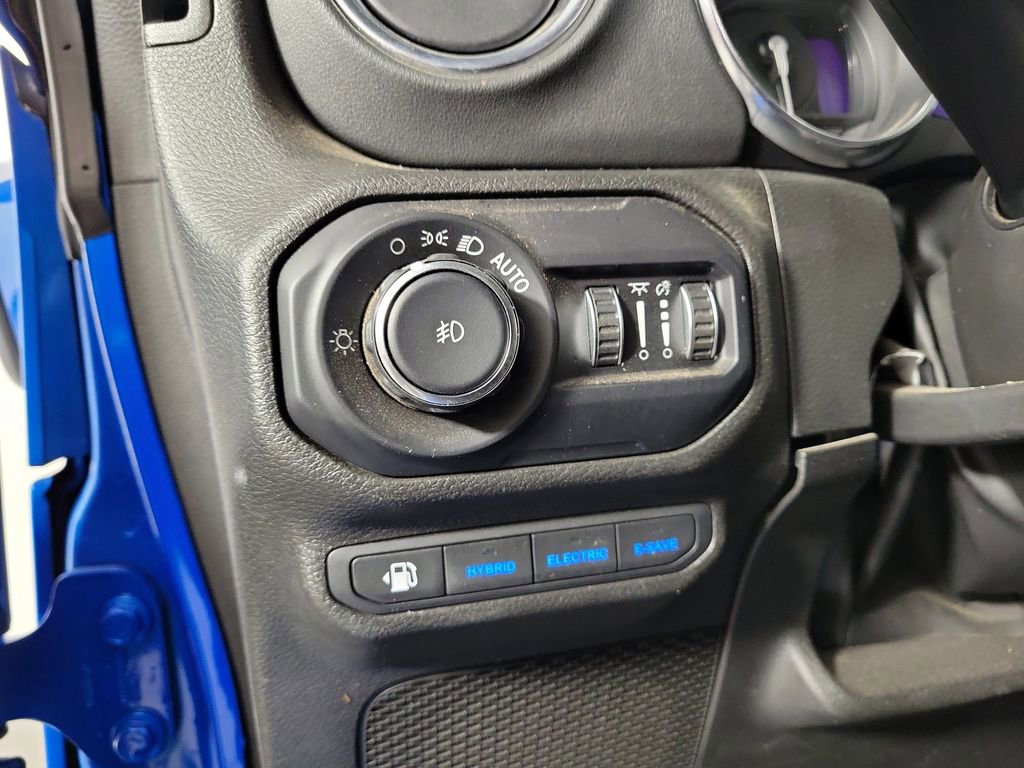 Used 2022 Jeep Wrangler Unlimited Rubicon 4xe w/ Cold Weather Group AWD/4WD image 13