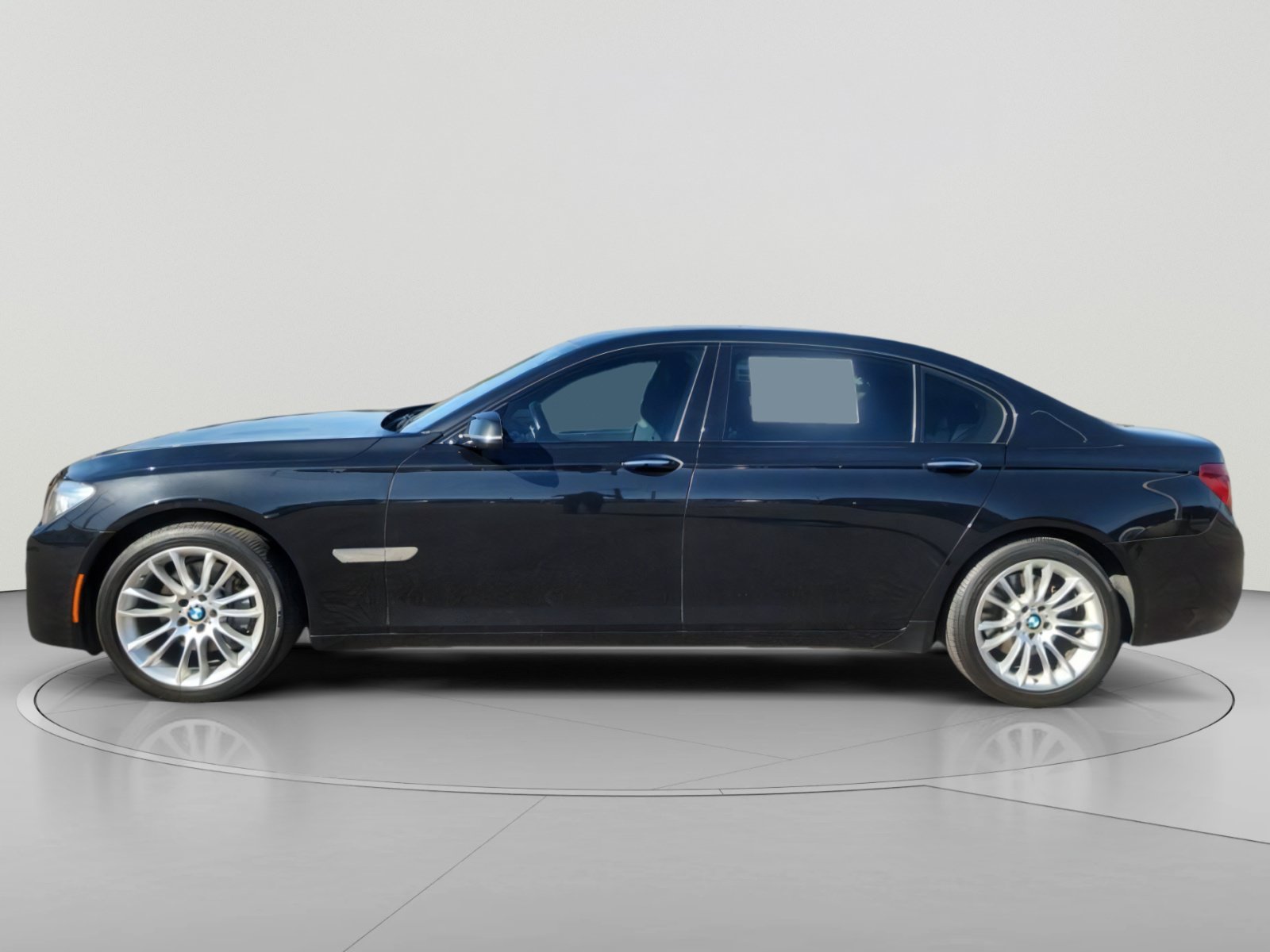 Used 2014 BMW 740Li xDrive AWD/4WD image 2
