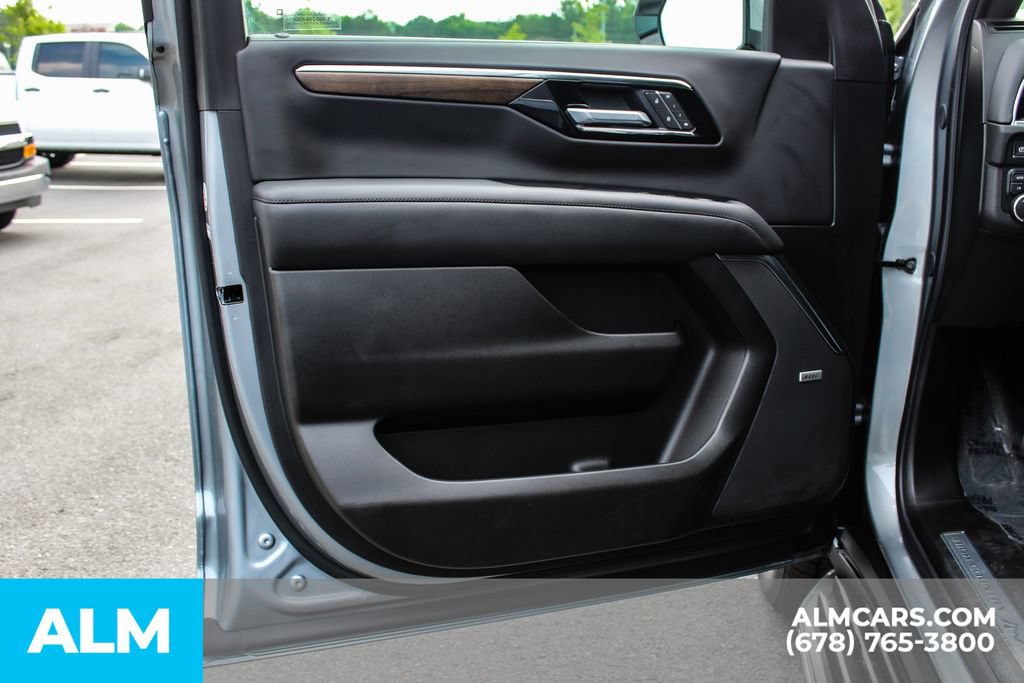 Used 2025 Chevrolet Tahoe High Country AWD/4WD image 39