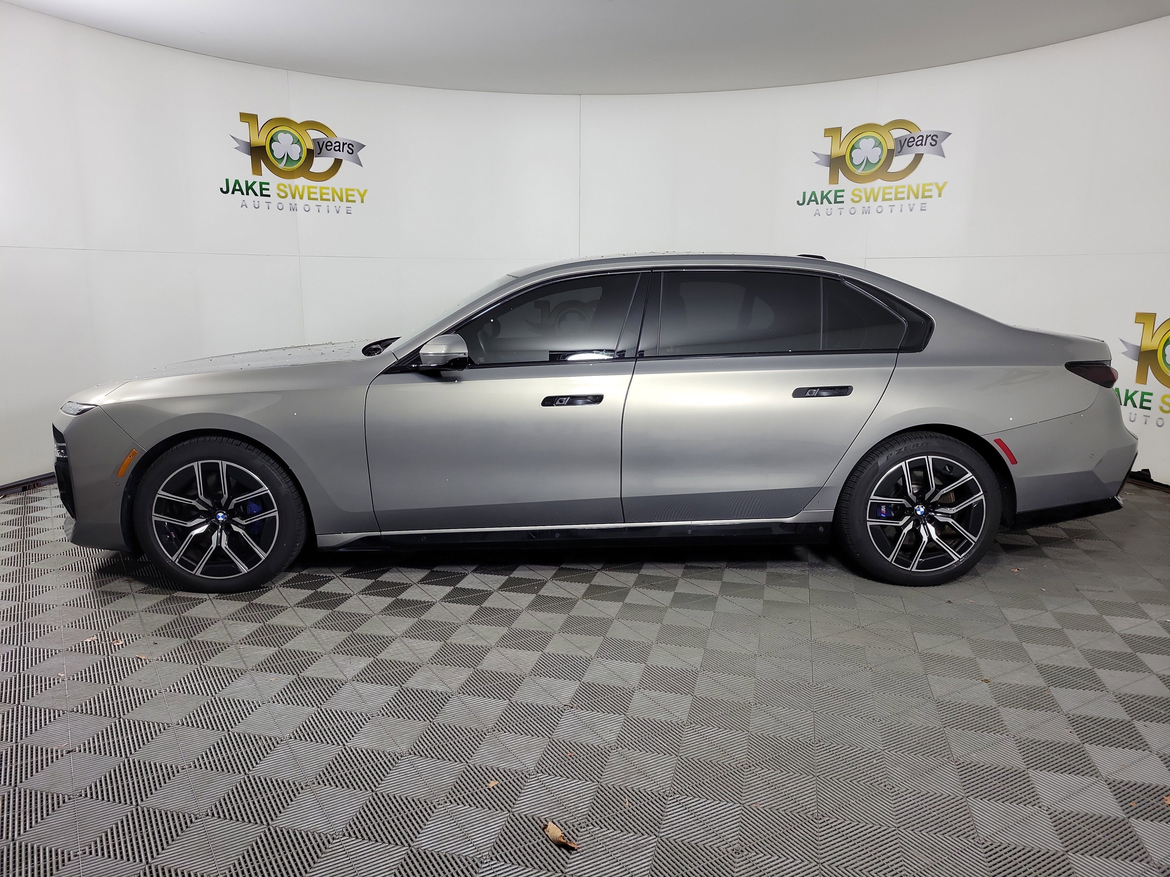 Certified 2023 BMW 740i w/ Executive Package image 2