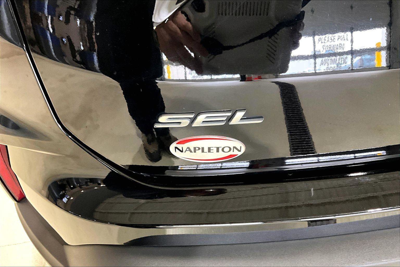 Used 2024 Ford Edge SEL w/ Convenience Package image 9