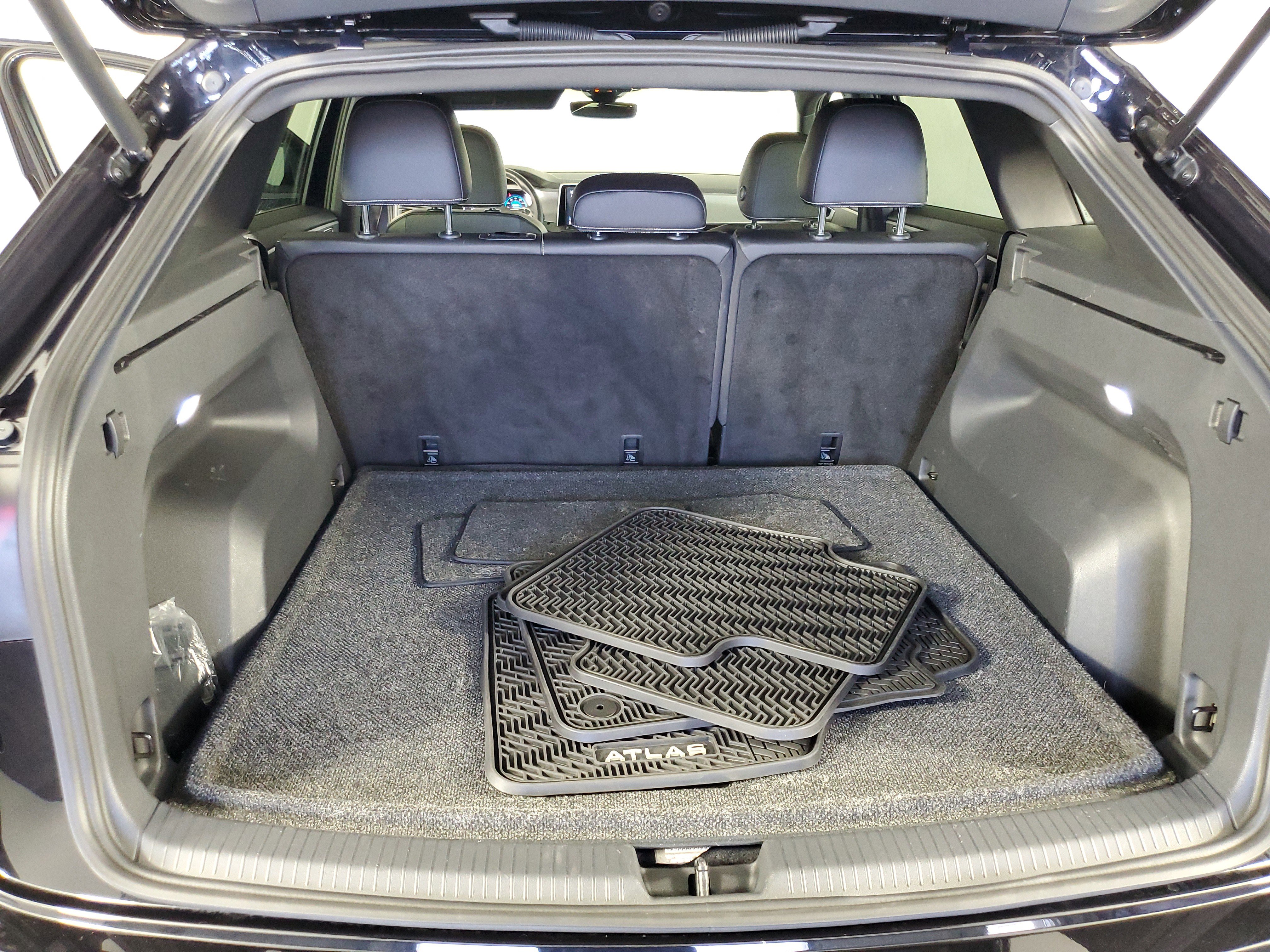 Used 2025 Volkswagen Atlas Cross Sport SE image 31