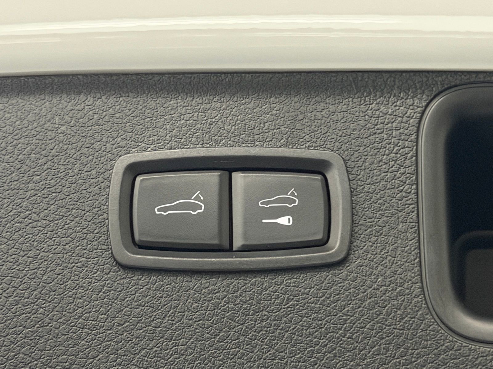 Used 2023 Porsche Macan Turbo image 16