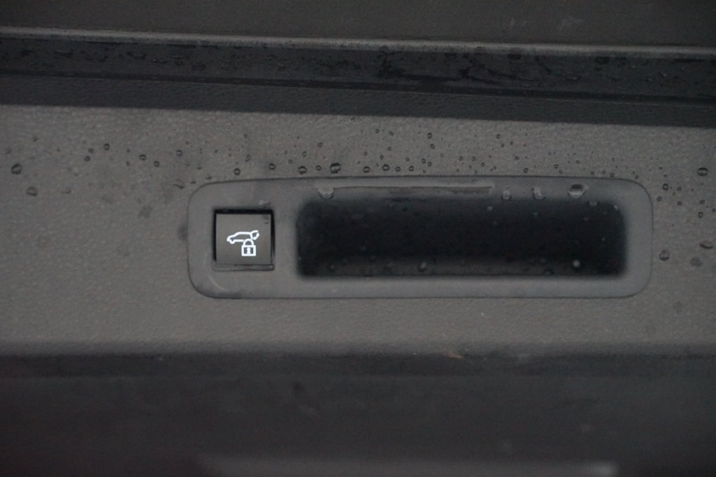 Certified 2025 Toyota Sienna XLE FWD image 36